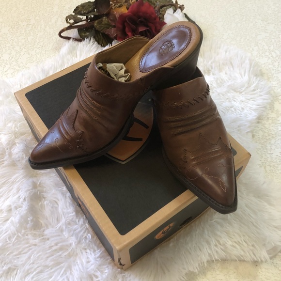 Ariat Shoes - ARIAT BOOTS  WESTERN  SIZE 7 B NEW